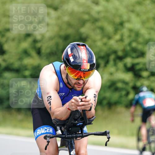 21.06.2026 - Viking Triathlon Michael Burmester http://msf.ph/oto/9873656 21.06.2026 12:50:40 Radfahren 26, 190, 211, 261, 326, 387, 463, 556 meine-sportfotos.de
