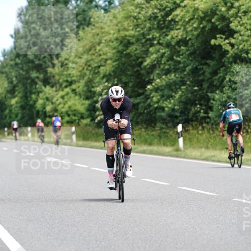 21.06.2026 - Viking Triathlon Michael Burmester http://msf.ph/oto/9873668 21.06.2026 12:50:42 Radfahren 26, 190, 211, 261, 326, 387, 463, 556 meine-sportfotos.de