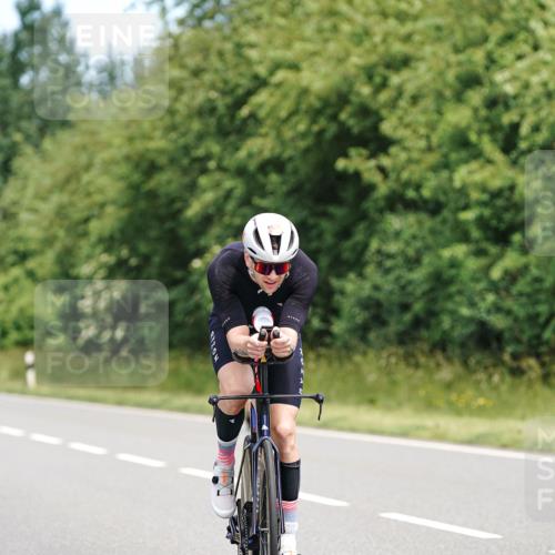 21.06.2026 - Viking Triathlon Michael Burmester http://msf.ph/oto/9873679 21.06.2026 12:50:43 Radfahren 26, 190, 211, 261, 326, 387, 463, 556 meine-sportfotos.de
