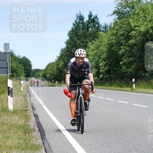 21.06.2026 - Viking Triathlon Michael Burmester http://msf.ph/oto/9873832 21.06.2026 12:52:09 Radfahren 90, 198, 252, 252, 401, 619 meine-sportfotos.de