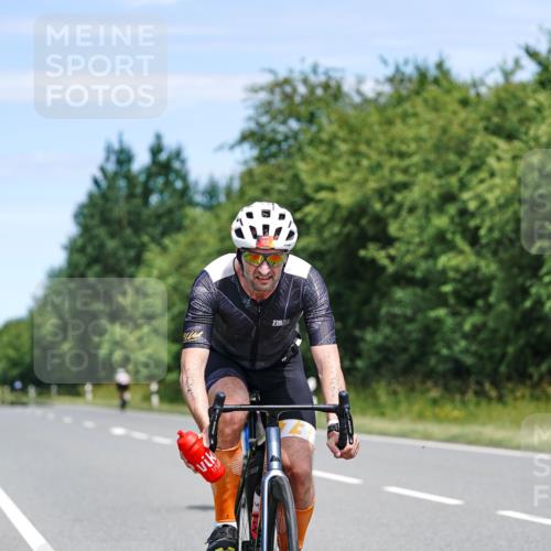 21.06.2026 - Viking Triathlon Michael Burmester http://msf.ph/oto/9873844 21.06.2026 12:52:10 Radfahren 90, 198, 252, 252, 401, 619 meine-sportfotos.de