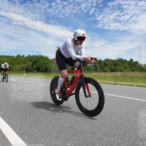 21.06.2026 - Viking Triathlon Michael Burmester http://msf.ph/oto/9874130 21.06.2026 12:46:38 Radfahren 16, 36, 105, 165, 178, 184, 251, 364, 407, 457, 504, 546, 606, 629, 629, 634 meine-sportfotos.de