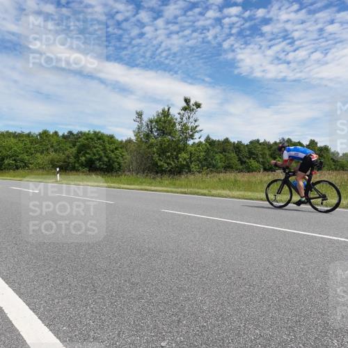 21.06.2026 - Viking Triathlon Michael Burmester http://msf.ph/oto/9874331 21.06.2026 12:48:43 Radfahren 44, 273, 330, 379 meine-sportfotos.de