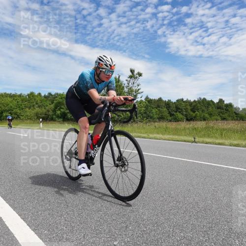 21.06.2026 - Viking Triathlon Michael Burmester http://msf.ph/oto/9874334 21.06.2026 12:48:45 Radfahren 44, 273, 316, 330, 379, 455 meine-sportfotos.de