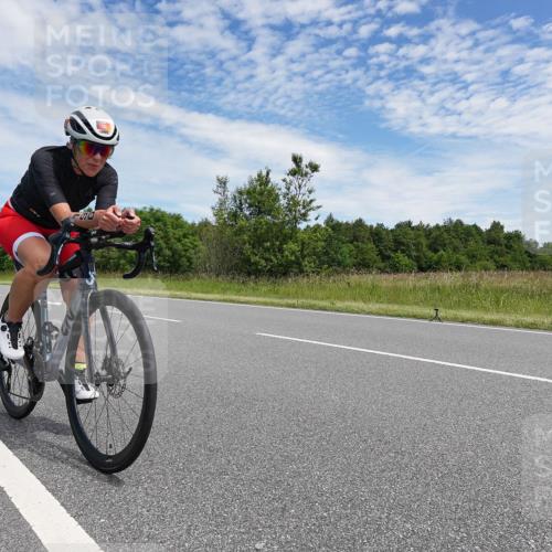 21.06.2026 - Viking Triathlon Michael Burmester http://msf.ph/oto/9874468 21.06.2026 12:50:46 Radfahren 26, 190, 211, 261, 326, 387, 463, 556 meine-sportfotos.de