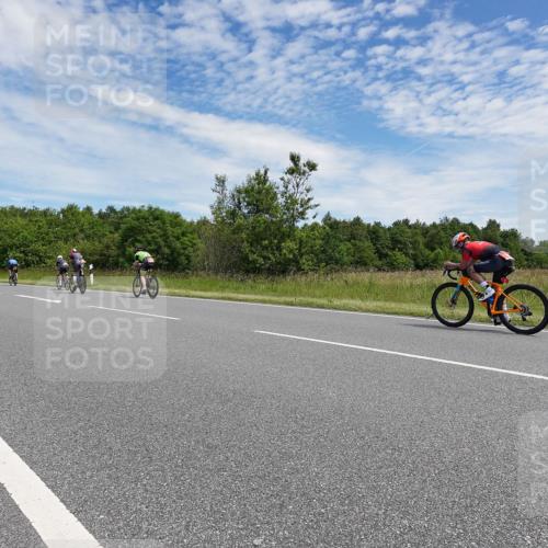 21.06.2026 - Viking Triathlon Michael Burmester http://msf.ph/oto/9874505 21.06.2026 12:50:55 Radfahren 190, 326, 556 meine-sportfotos.de