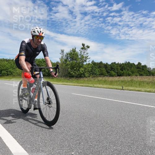 21.06.2026 - Viking Triathlon Michael Burmester http://msf.ph/oto/9874547 21.06.2026 12:52:11 Radfahren 90, 252, 252, 401 meine-sportfotos.de