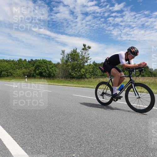 21.06.2026 - Viking Triathlon Michael Burmester http://msf.ph/oto/9874549 21.06.2026 12:52:12 Radfahren 90, 252, 252, 401 meine-sportfotos.de