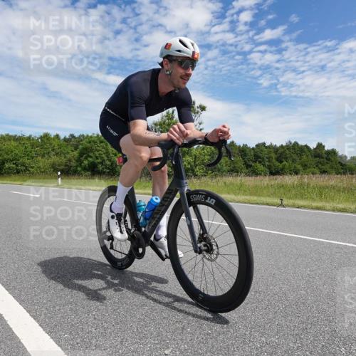 21.06.2026 - Viking Triathlon Michael Burmester http://msf.ph/oto/9874772 21.06.2026 12:54:16 Radfahren 107, 154, 220, 296, 376, 414, 560, 574, 625 meine-sportfotos.de
