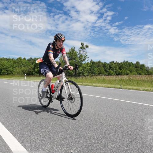 21.06.2026 - Viking Triathlon Michael Burmester http://msf.ph/oto/9874970 21.06.2026 12:57:16 Radfahren 106, 212, 212, 245, 335, 362, 403, 427 meine-sportfotos.de