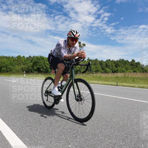 21.06.2026 - Viking Triathlon Michael Burmester http://msf.ph/oto/9875015 21.06.2026 12:57:44 Radfahren 77, 77, 85, 88, 141, 199, 274, 304, 315, 393, 497, 513, 571 meine-sportfotos.de