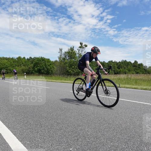 21.06.2026 - Viking Triathlon Michael Burmester http://msf.ph/oto/9875062 21.06.2026 12:58:26 Radfahren 96, 96, 167, 244, 298, 562, 646 meine-sportfotos.de