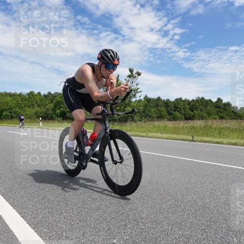 21.06.2026 - Viking Triathlon Michael Burmester http://msf.ph/oto/9875093 21.06.2026 12:59:10 Radfahren 69, 127, 528, 557 meine-sportfotos.de