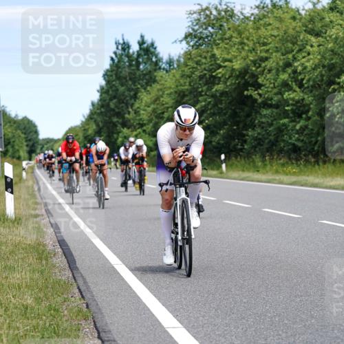21.06.2026 - Viking Triathlon Michael Burmester http://msf.ph/oto/9875555 21.06.2026 12:52:31 Radfahren 63, 64, 75, 87, 89, 95, 118, 162, 198, 252, 302, 411, 459, 460, 464, 490, 522, 552, 619 meine-sportfotos.de