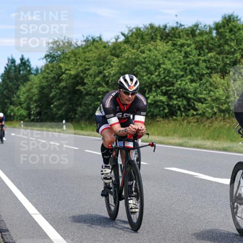 21.06.2026 - Viking Triathlon Michael Burmester http://msf.ph/oto/9875673 21.06.2026 12:52:38 Radfahren 63, 64, 75, 87, 89, 95, 118, 162, 269, 275, 302, 411, 459, 460, 464, 490, 522, 552 meine-sportfotos.de