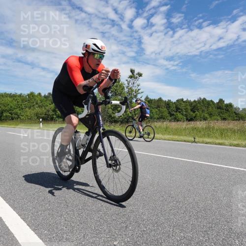 21.06.2026 - Viking Triathlon Michael Burmester http://msf.ph/oto/9875744 21.06.2026 13:11:15 Radfahren 341, 353, 424, 561 meine-sportfotos.de