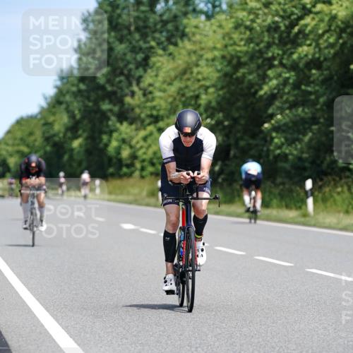 21.06.2026 - Viking Triathlon Michael Burmester http://msf.ph/oto/9875774 21.06.2026 12:52:56 Radfahren 24, 84, 97, 224, 269, 275, 302, 382, 484 meine-sportfotos.de