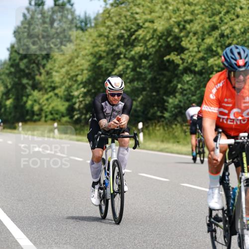 21.06.2026 - Viking Triathlon Michael Burmester http://msf.ph/oto/9875841 21.06.2026 12:53:09 Radfahren 24, 84, 97, 224, 305, 382, 431, 445, 618 meine-sportfotos.de