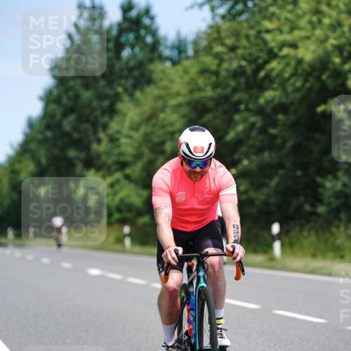 21.06.2026 - Viking Triathlon Michael Burmester http://msf.ph/oto/9875870 21.06.2026 12:53:20 Radfahren 97, 168, 237, 305, 431, 431, 445, 618, 652 meine-sportfotos.de