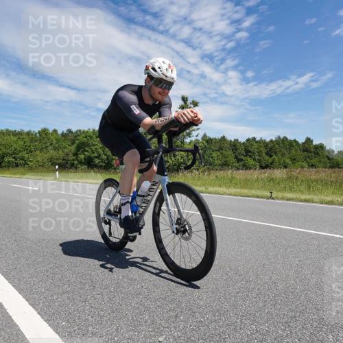 21.06.2026 - Viking Triathlon Michael Burmester http://msf.ph/oto/9876181 21.06.2026 13:18:55 Radfahren 305, 344, 463 meine-sportfotos.de