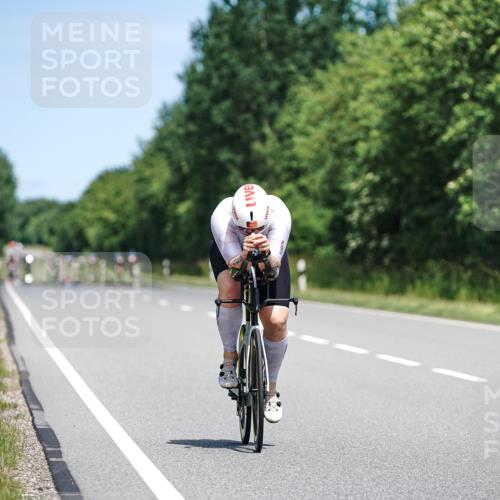 21.06.2026 - Viking Triathlon Michael Burmester http://msf.ph/oto/9876711 21.06.2026 12:56:36 Radfahren 113, 255, 357, 489 meine-sportfotos.de