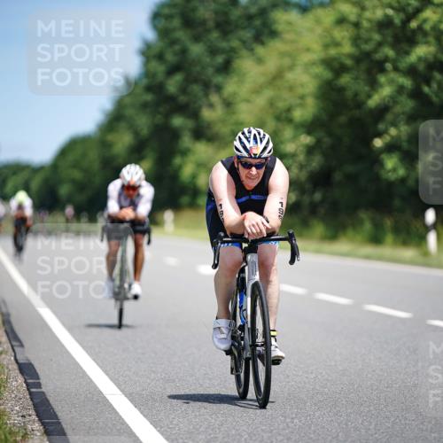 21.06.2026 - Viking Triathlon Michael Burmester http://msf.ph/oto/9876834 21.06.2026 12:57:40 Radfahren 77, 77, 85, 88, 93, 141, 199, 274, 301, 304, 315, 393, 492, 497, 513, 559, 571 meine-sportfotos.de
