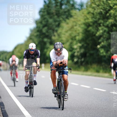 21.06.2026 - Viking Triathlon Michael Burmester http://msf.ph/oto/9876908 21.06.2026 12:57:55 Radfahren 77, 88, 301, 303, 304, 513, 559, 571, 571, 601 meine-sportfotos.de