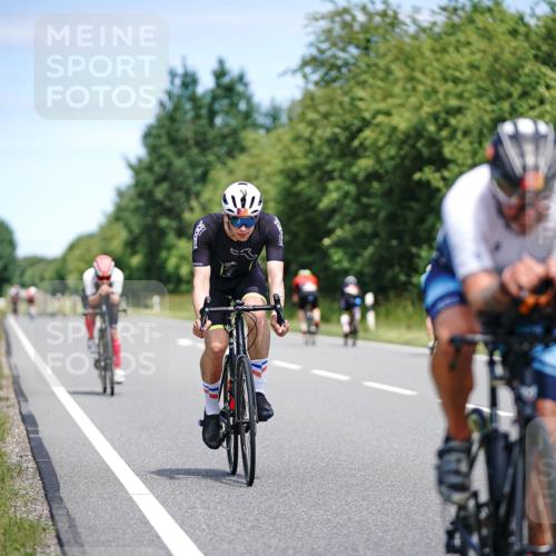 21.06.2026 - Viking Triathlon Michael Burmester http://msf.ph/oto/9876920 21.06.2026 12:57:56 Radfahren 77, 88, 301, 303, 304, 513, 559, 571, 571, 601 meine-sportfotos.de