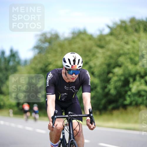 21.06.2026 - Viking Triathlon Michael Burmester http://msf.ph/oto/9876929 21.06.2026 12:57:57 Radfahren 77, 88, 301, 303, 304, 513, 559, 571, 571, 601 meine-sportfotos.de