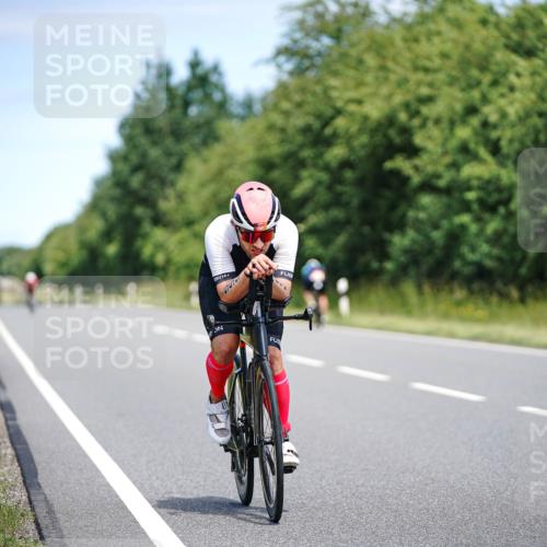 21.06.2026 - Viking Triathlon Michael Burmester http://msf.ph/oto/9876933 21.06.2026 12:57:58 Radfahren 77, 301, 303, 304, 513, 559, 571, 571, 601 meine-sportfotos.de