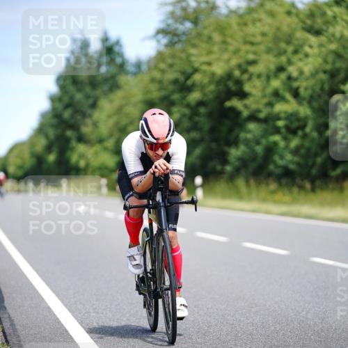 21.06.2026 - Viking Triathlon Michael Burmester http://msf.ph/oto/9876939 21.06.2026 12:57:58 Radfahren 77, 301, 303, 304, 513, 559, 571, 571, 601 meine-sportfotos.de