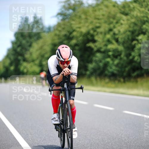 21.06.2026 - Viking Triathlon Michael Burmester http://msf.ph/oto/9876945 21.06.2026 12:57:58 Radfahren 77, 301, 303, 304, 513, 559, 571, 571, 601 meine-sportfotos.de