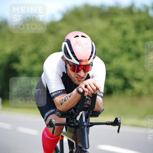 21.06.2026 - Viking Triathlon Michael Burmester http://msf.ph/oto/9876954 21.06.2026 12:57:59 Radfahren 77, 301, 303, 304, 513, 559, 571, 571, 601 meine-sportfotos.de