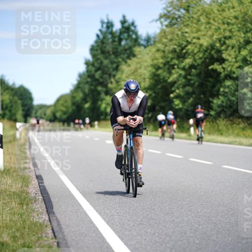21.06.2026 - Viking Triathlon Michael Burmester http://msf.ph/oto/9876968 21.06.2026 12:58:10 Radfahren 96, 303, 562, 571, 601, 646 meine-sportfotos.de