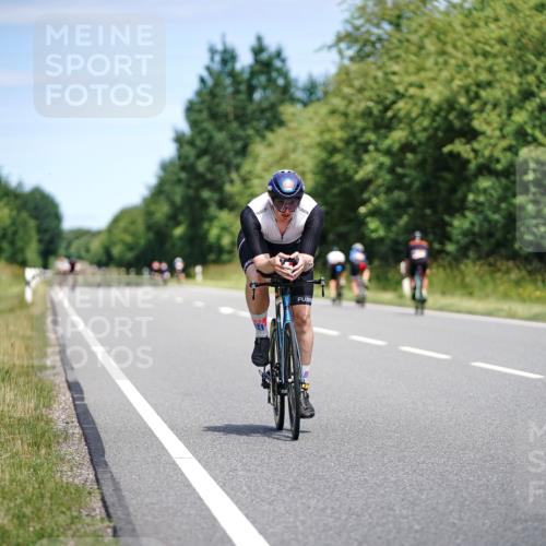 21.06.2026 - Viking Triathlon Michael Burmester http://msf.ph/oto/9876975 21.06.2026 12:58:10 Radfahren 96, 303, 562, 571, 601, 646 meine-sportfotos.de