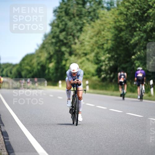 21.06.2026 - Viking Triathlon Michael Burmester http://msf.ph/oto/9877006 21.06.2026 12:58:30 Radfahren 60, 96, 96, 167, 244, 298, 450, 562, 646 meine-sportfotos.de