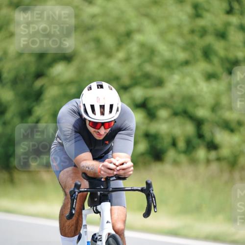 21.06.2026 - Viking Triathlon Michael Burmester http://msf.ph/oto/9877084 21.06.2026 12:59:02 Radfahren 69, 127, 528, 557 meine-sportfotos.de