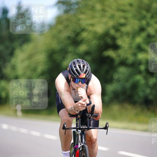 21.06.2026 - Viking Triathlon Michael Burmester http://msf.ph/oto/9877098 21.06.2026 12:59:09 Radfahren 69, 127, 493, 528, 557 meine-sportfotos.de