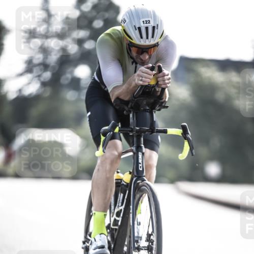 21.06.2026 - 29. Vierlanden-Triathlon H.Heesch http://msf.ph/oto/9877298 21.06.2026 09:02:45 Radfahren 122, 195 meine-sportfotos.de