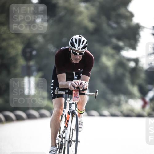 21.06.2026 - 29. Vierlanden-Triathlon H.Heesch http://msf.ph/oto/9877542 21.06.2026 09:03:44 Radfahren 124, 126 meine-sportfotos.de
