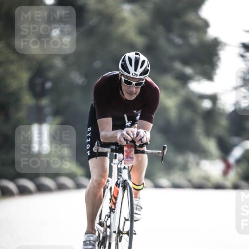 21.06.2026 - 29. Vierlanden-Triathlon H.Heesch http://msf.ph/oto/9877546 21.06.2026 09:03:44 Radfahren 124, 126 meine-sportfotos.de