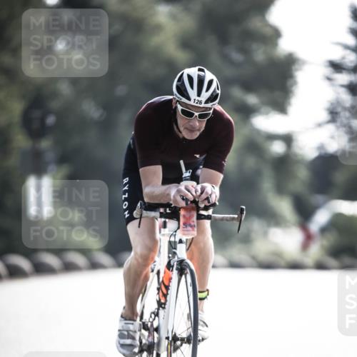 21.06.2026 - 29. Vierlanden-Triathlon H.Heesch http://msf.ph/oto/9877551 21.06.2026 09:03:44 Radfahren 124, 126 meine-sportfotos.de