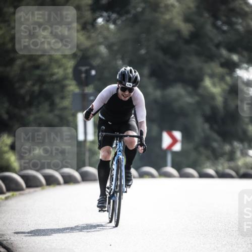 21.06.2026 - 29. Vierlanden-Triathlon H.Heesch http://msf.ph/oto/9877888 21.06.2026 09:05:47 Radfahren 176, 216 meine-sportfotos.de