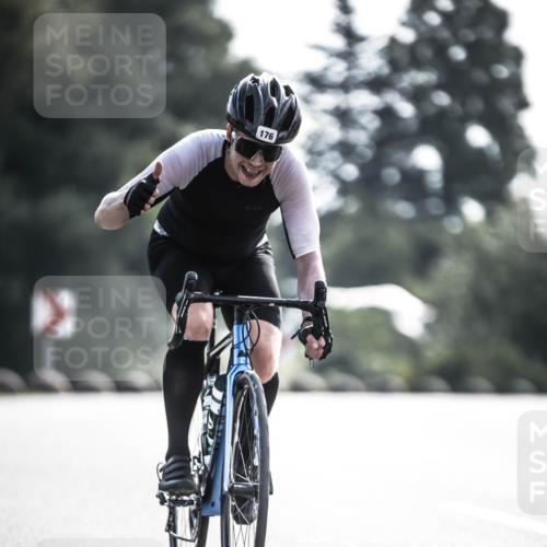 21.06.2026 - 29. Vierlanden-Triathlon H.Heesch http://msf.ph/oto/9877930 21.06.2026 09:05:48 Radfahren 176, 216 meine-sportfotos.de