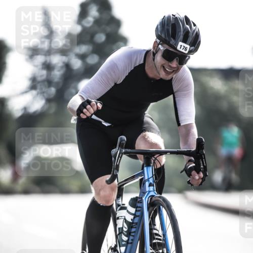 21.06.2026 - 29. Vierlanden-Triathlon H.Heesch http://msf.ph/oto/9877953 21.06.2026 09:05:48 Radfahren 176, 216 meine-sportfotos.de