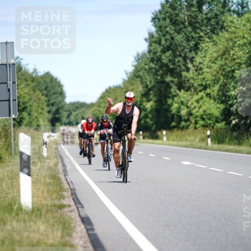 21.06.2026 - Viking Triathlon Michael Burmester http://msf.ph/oto/9878317 21.06.2026 13:07:43 Radfahren 70, 329, 538, 577, 650 meine-sportfotos.de