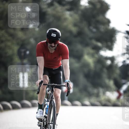 21.06.2026 - 29. Vierlanden-Triathlon H.Heesch http://msf.ph/oto/9878339 21.06.2026 09:07:38 Radfahren 121 meine-sportfotos.de