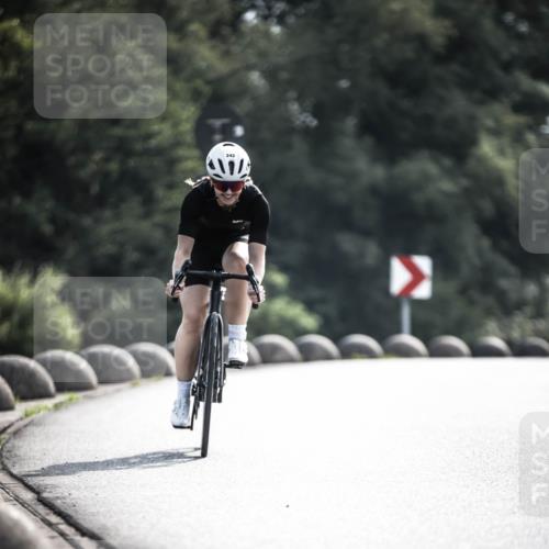 21.06.2026 - 29. Vierlanden-Triathlon H.Heesch http://msf.ph/oto/9878367 21.06.2026 09:07:49 Radfahren 242 meine-sportfotos.de