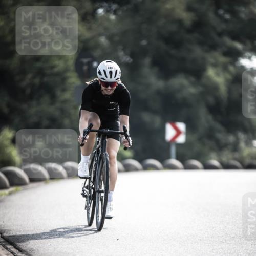 21.06.2026 - 29. Vierlanden-Triathlon H.Heesch http://msf.ph/oto/9878376 21.06.2026 09:07:49 Radfahren 242 meine-sportfotos.de