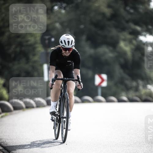 21.06.2026 - 29. Vierlanden-Triathlon H.Heesch http://msf.ph/oto/9878381 21.06.2026 09:07:49 Radfahren 242 meine-sportfotos.de